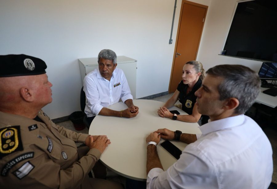 Governador se reúne com chefes das forças de segurança e discute ações para a elucidação do sequestro de presidente do Partido Verde