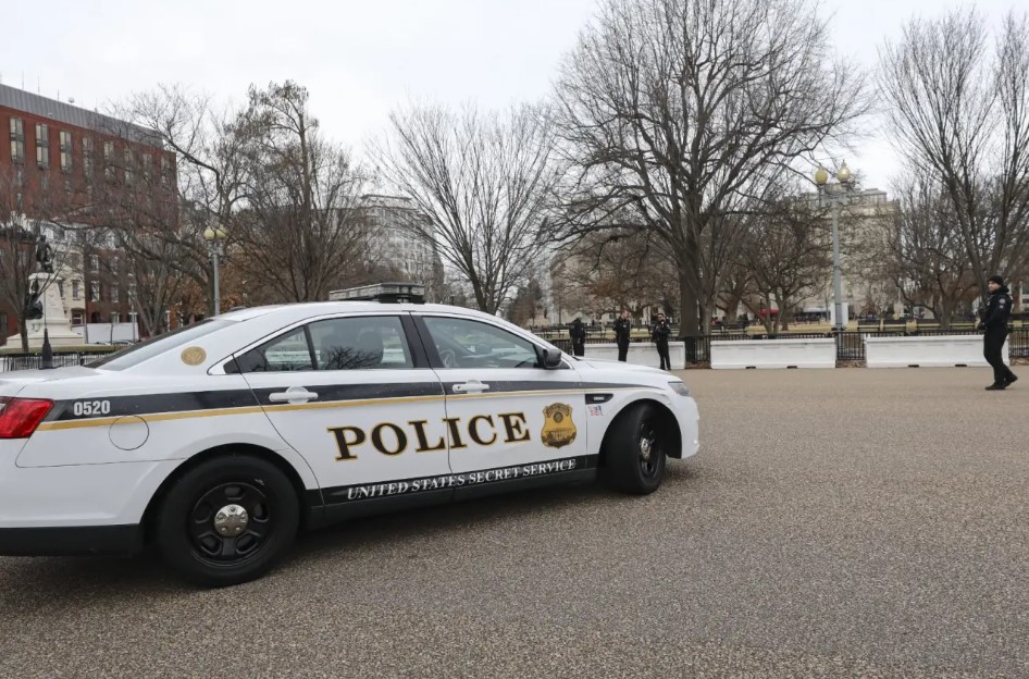 Homem armado é baleado pelo Serviço Secreto perto da Casa Branca