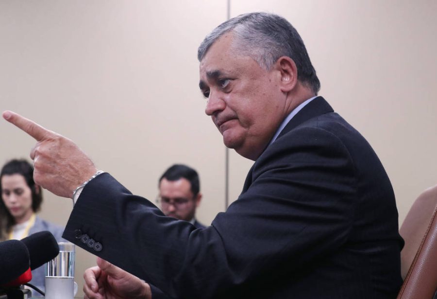 Líder do governo vira padrinho de emenda que ficou 3 anos sem dono e nega ser o verdadeiro autor