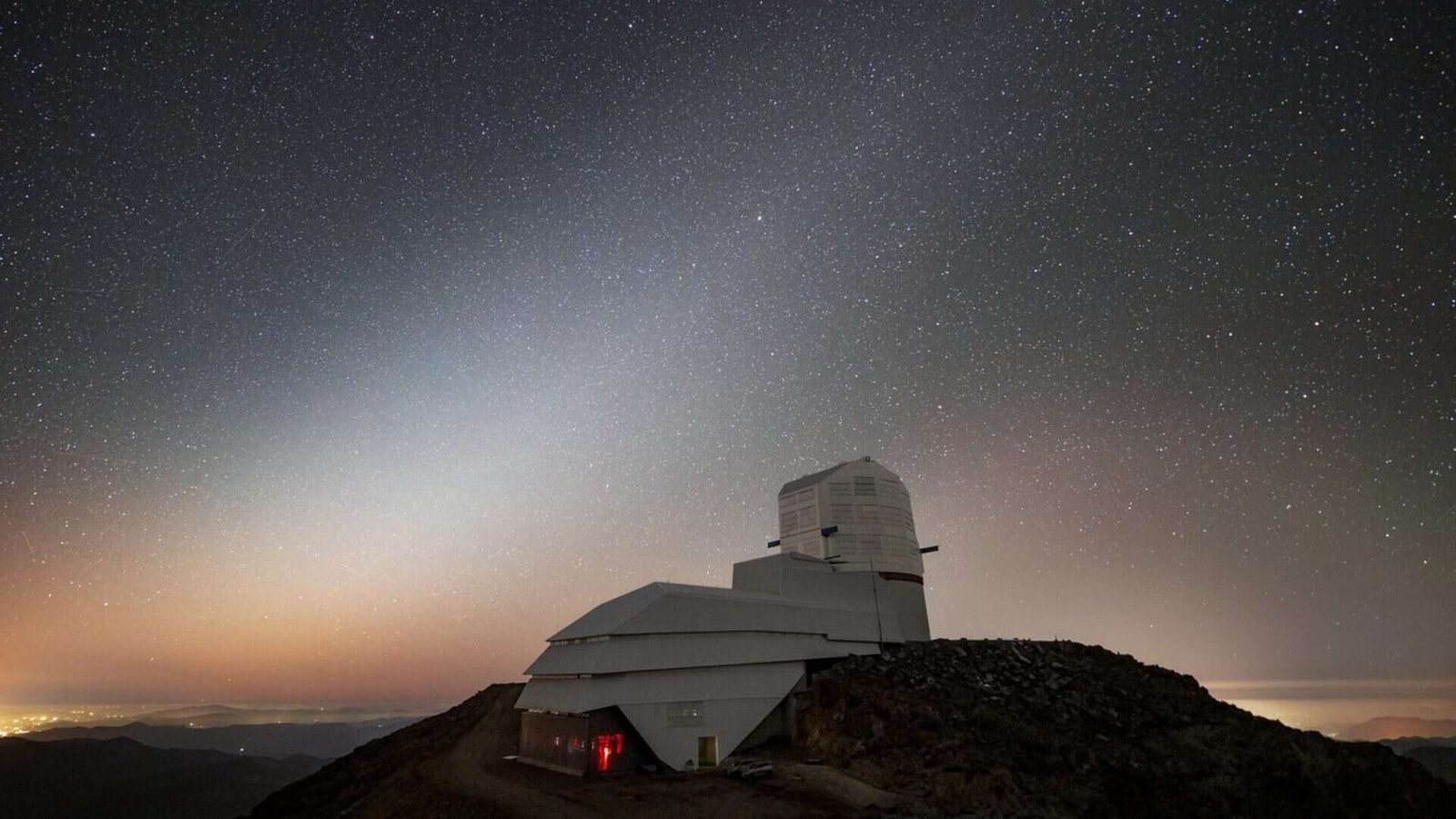 Observatório Vera C. Rubin, no Chile, que tem câmera LSST, a maior câmera digital do mundo, instalada
