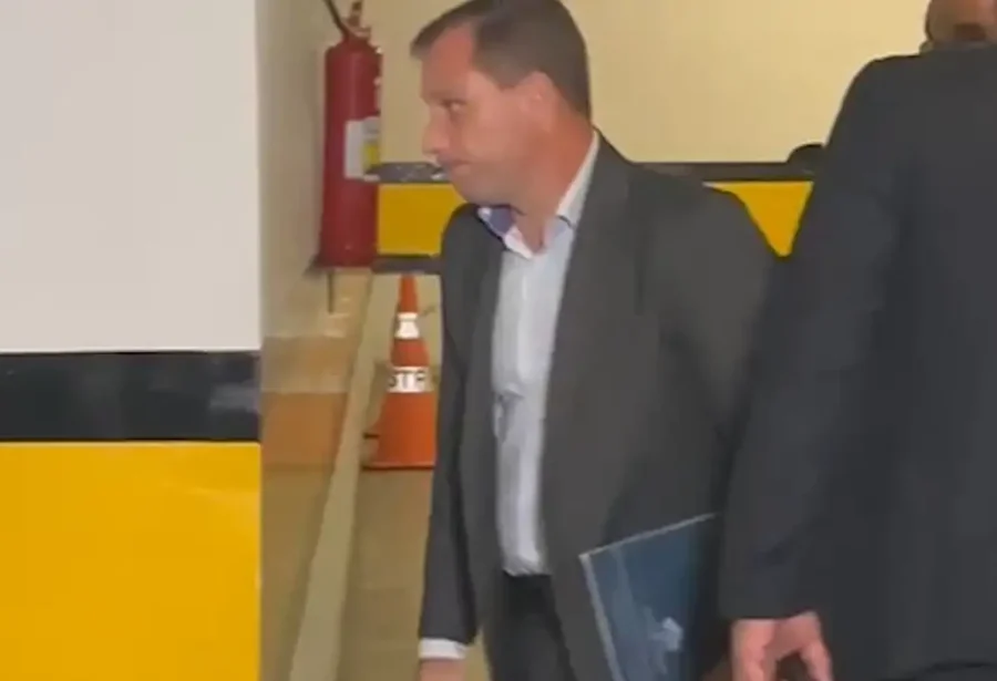 Moraes autoriza viagem de Mauro Cid para São Paulo