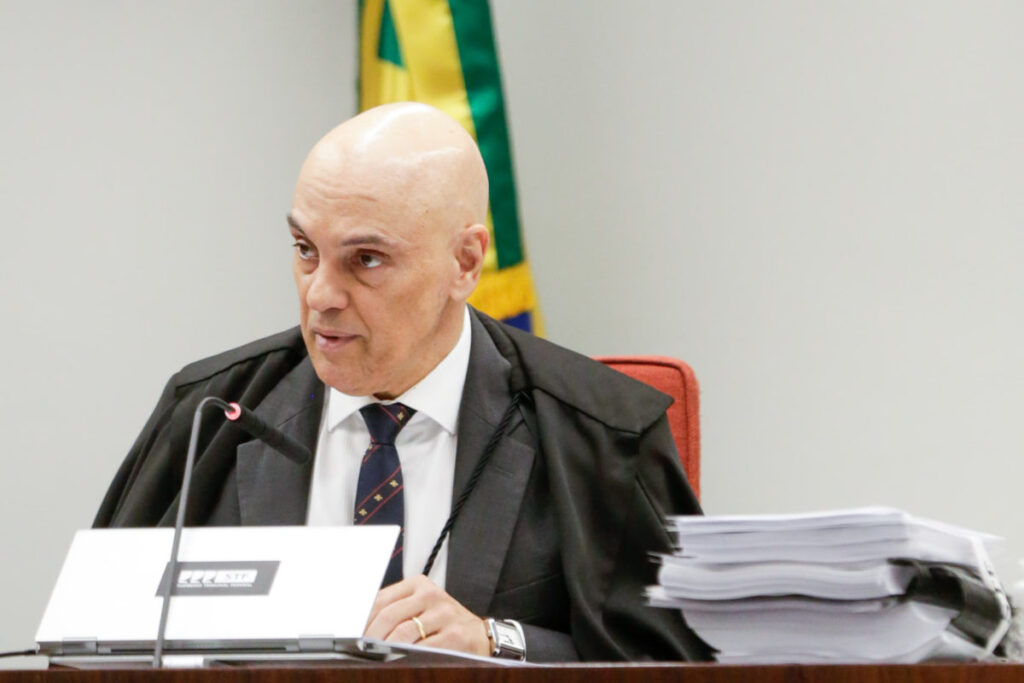 Moraes libera denúncia contra militares que pressionaram por golpe