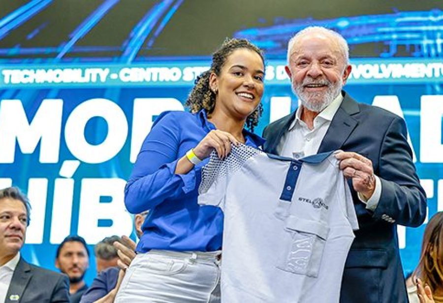 Não adianta Trump gritar, pois não tenho medo de cara feia, diz Lula em MG