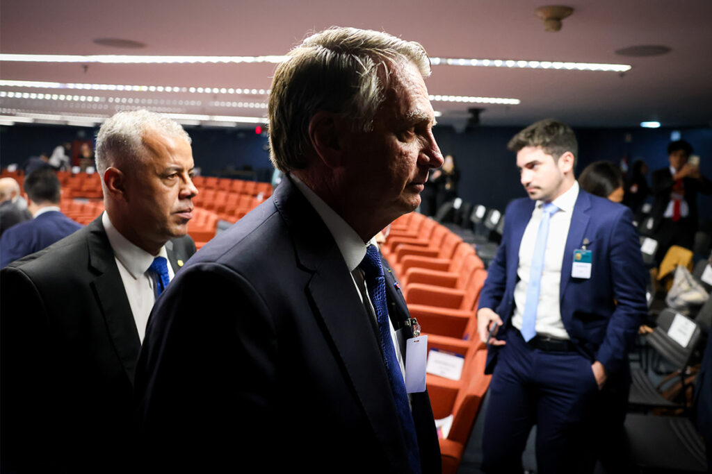 STF retoma julgamento que pode tornar réus Bolsonaro