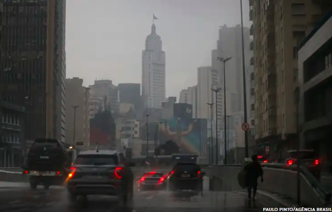 São Paulo entra em estado de atenção para alagamentos; chuva forte atinge diversas regiões
