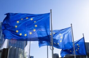 União Europeia lança plano de 800 bilhões de euros para fortalecer defesa