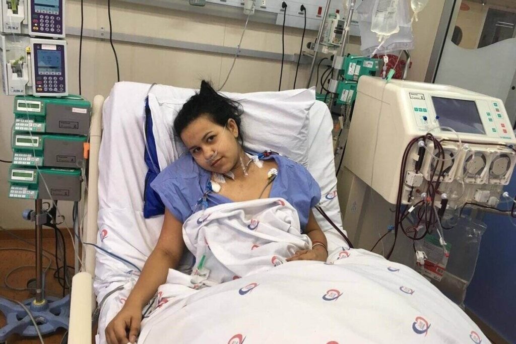 Jovem zombada por estudantes de medicina "tinha sede de vida", diz mãe