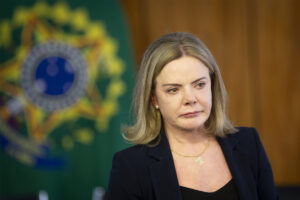 Anistia: ministros do STF buscam Lula para reclamar de fala de Gleisi