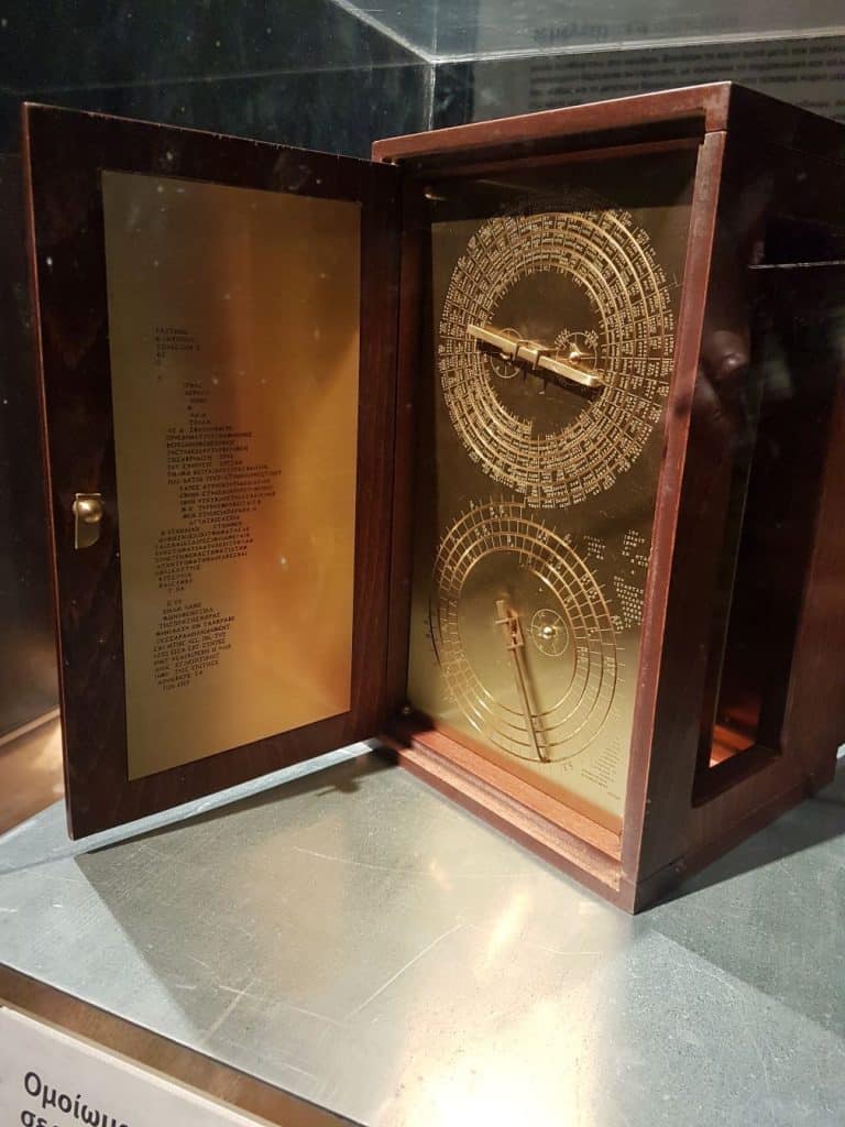 Reconstrução possível do Mecanismo de Anticítera, modelo da Universidade Aristóteles de Tessalônica