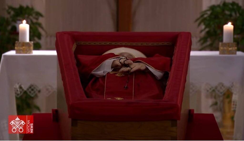 Morte do papa Francisco abre vácuo geopolítico e abala busca por paz