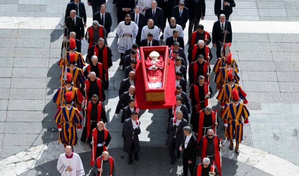 Vídeo: corpo do papa Francisco é velado na Basílica de São Pedro