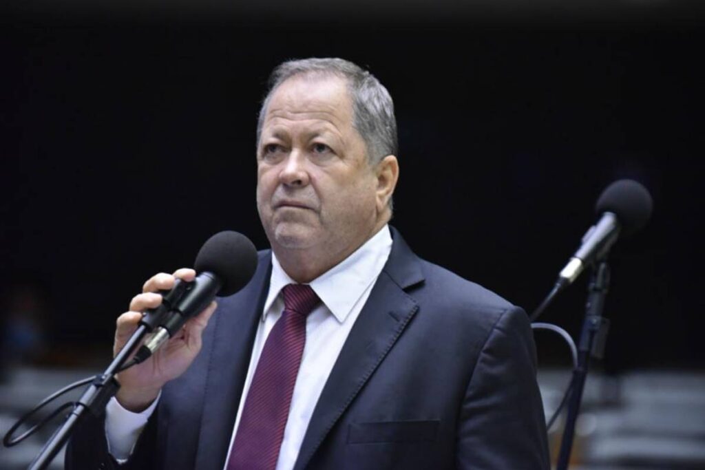 Caso Marielle: Hugo Motta assina perda do mandato de Chiquinho Brazão