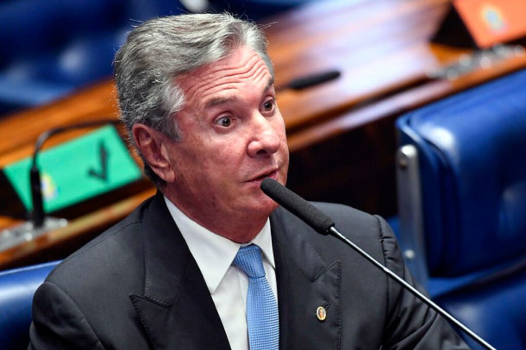 Alexandre de Moraes determina prisão imediata de Fernando Collor