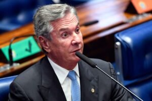 Alexandre de Moraes determina prisão imediata de Fernando Collor