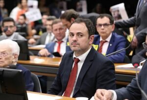 Acordo para encerrar greve de fome de Glauber envolveu telefonema de Gleisi para Motta