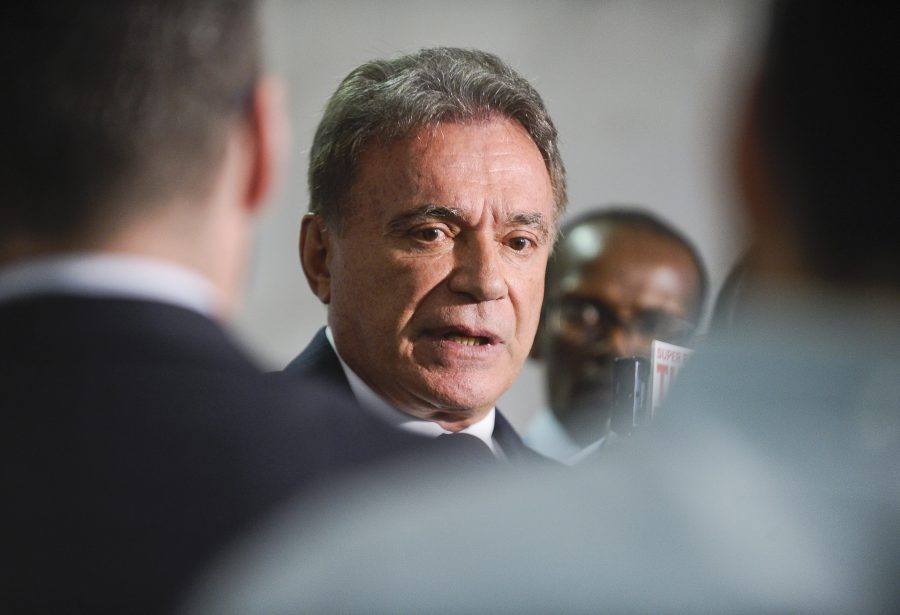 Alvaro Dias é declarado anistiado político por atuação como vereador na ditadura