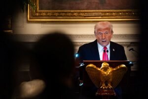 Apesar de pressão mundial, Trump nega que vá pausar tarifaço