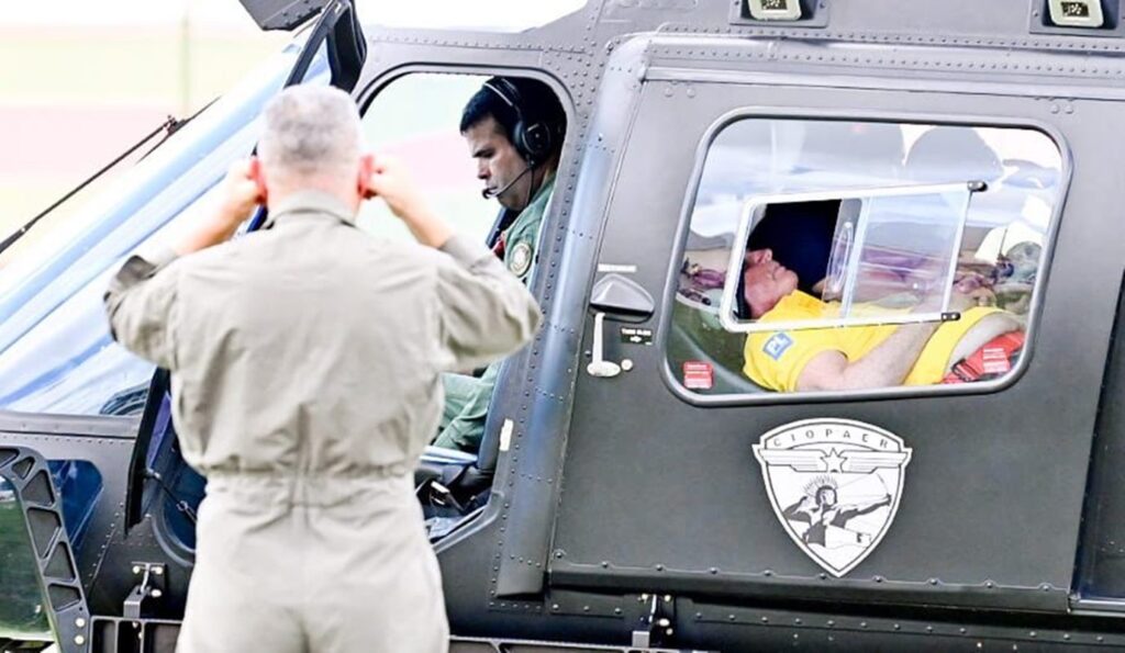 Bolsonaro passa por tomografia para definir tratamento