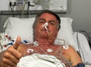 Bolsonaro rompe silêncio após internação