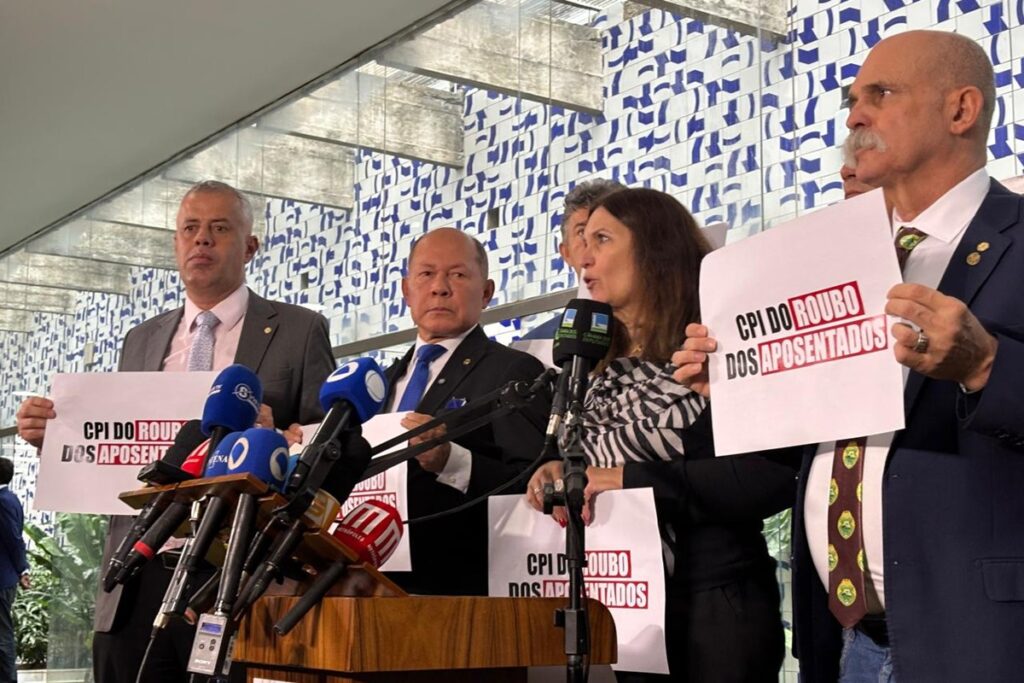 Com 184 apoios, oposição protocola CPI do INSS: "Pessoas roubadas"