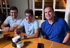 Com acordo fechado sobre federação entre PP e União Brasil, Cacá Leão acompanha ACM Neto em retomada da agenda do ex-prefeito no interior