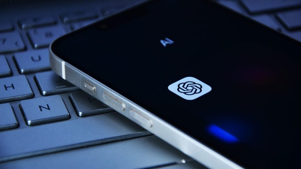 Logo do ChatGPT na tela de um smartphone