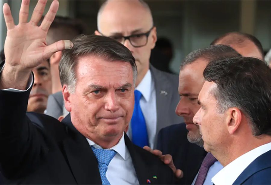 Datafolha: 67% afirmam que Bolsonaro deveria abrir mão de candidatura