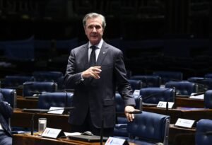 Defesa de Collor apresenta novo laudo médico e volta a pedir prisão domiciliar