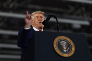 Discurso de 100 dias: Trump ataca China, democratas, FED e pesquisas