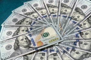 Dólar e Bolsa caem, às vésperas do “Dia da Libertação” de Trump