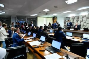 Entenda PL que autoriza Brasil retaliar tarifaços como os de Trump