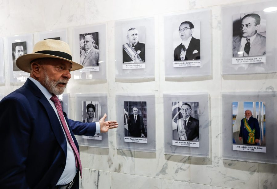 Galeria de fotos de ex-presidentes no Planalto tem erros e exibe controvérsias históricas