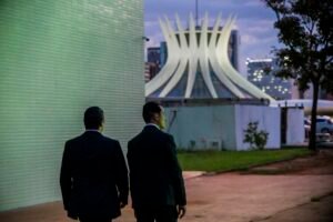 Governo Lula envia projeto de reajuste salarial dos servidores
