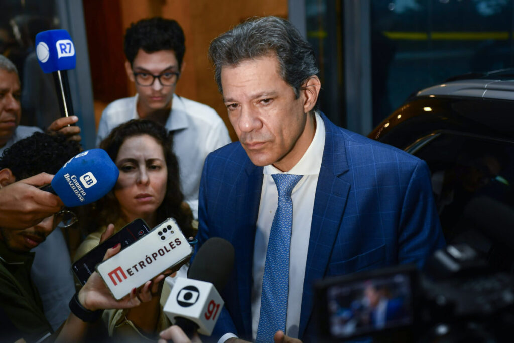 Haddad diz que Lula recomendou ter "prudência" ao lidar com tarifaço