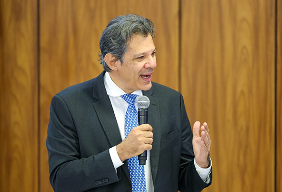 Haddad diz que falta honestidade intelectual a críticos e que Lula será candidato ‘competitivo’