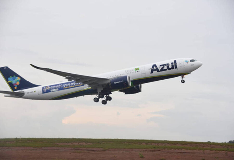 Impostor se passa por comandante da Gol e tenta acessar cabine durante voo da Azul