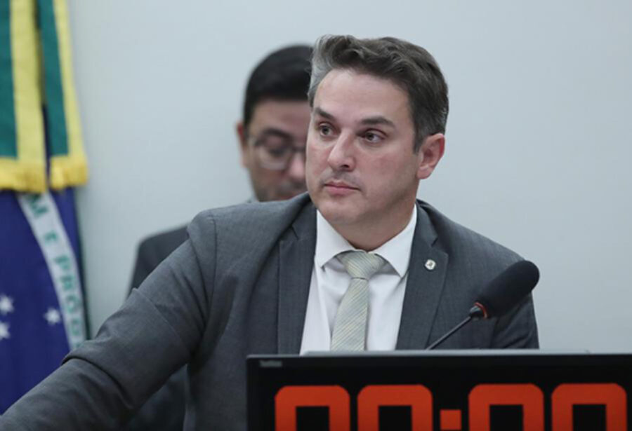Líder da oposição pede ao STF prisão domiciliar para presos do 8 de janeiro