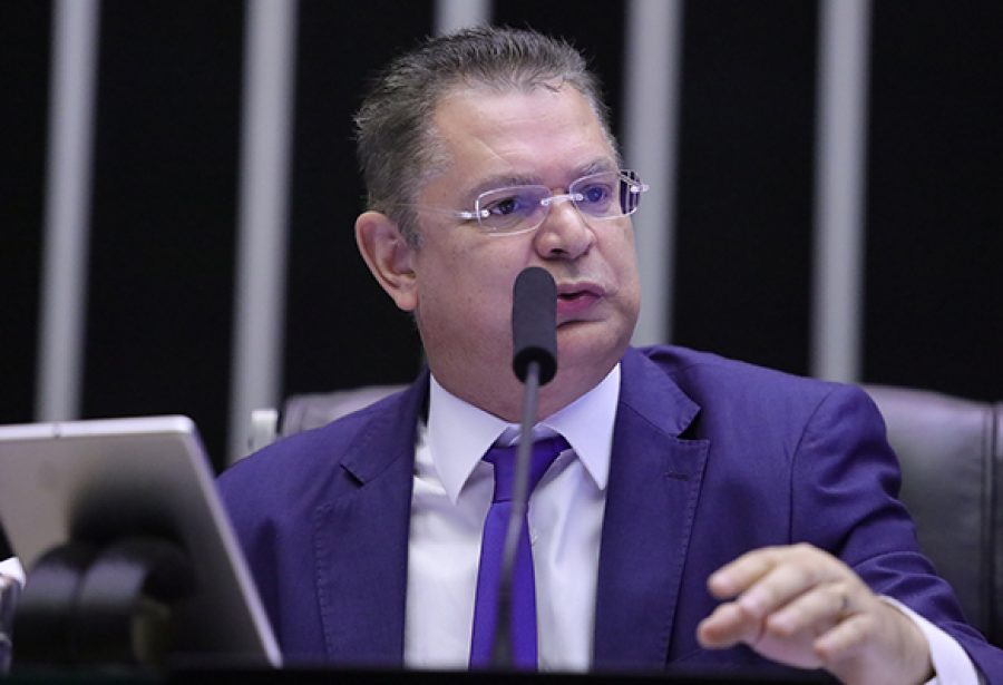 Líder do PL diz que Bolsonaro dará aval a novo texto da anistia mesmo do hospital