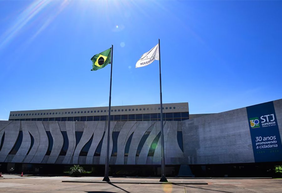 Lula passa seis meses sem escolher ministros para vagas no STJ