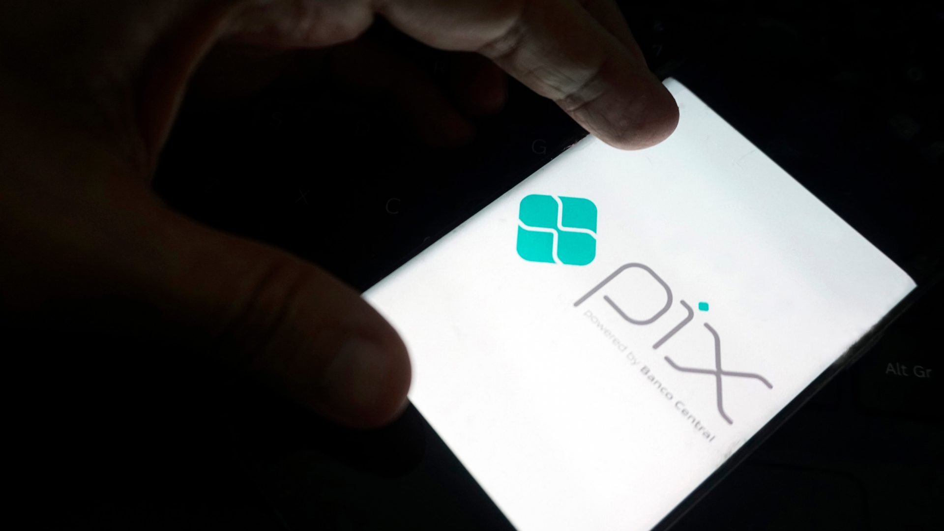 Logo do Pix na tela de um smartphone