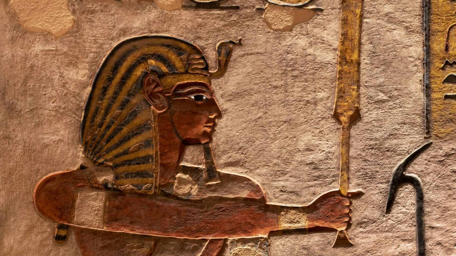 Ramsés III carregando um cetro de Sekhem em seu túmulo no Vale dos Reis. Luxor, Egito.