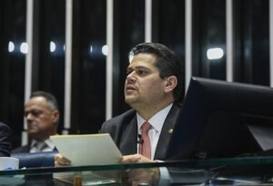 Recusa de ministério fortalece Alcolumbre junto ao governo e expõe disputa por poder no União Brasil