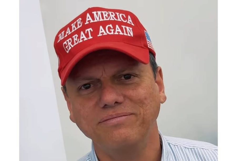 Tarcísio e bolsonaristas ignoram tarifaço dos EUA ao Brasil após apoio a Trump