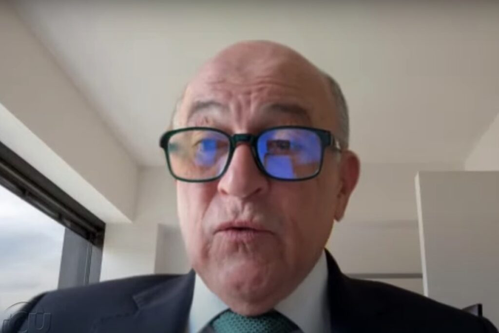 Ministro do TCU adia pela 6ª vez julgamento sobre fraude do INSS e acusa Metrópoles de "fake news"