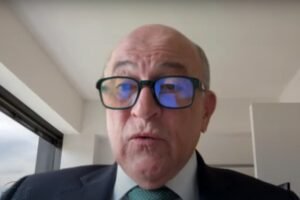 Ministro do TCU adia pela 6ª vez julgamento sobre fraude do INSS e acusa Metrópoles de "fake news"