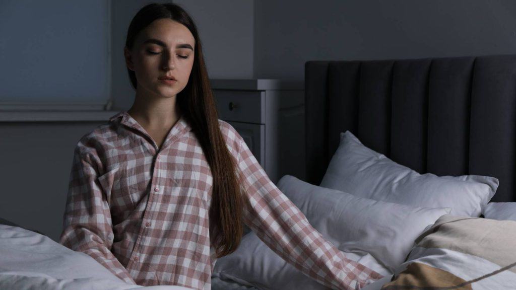 Mulher com sonambulismo