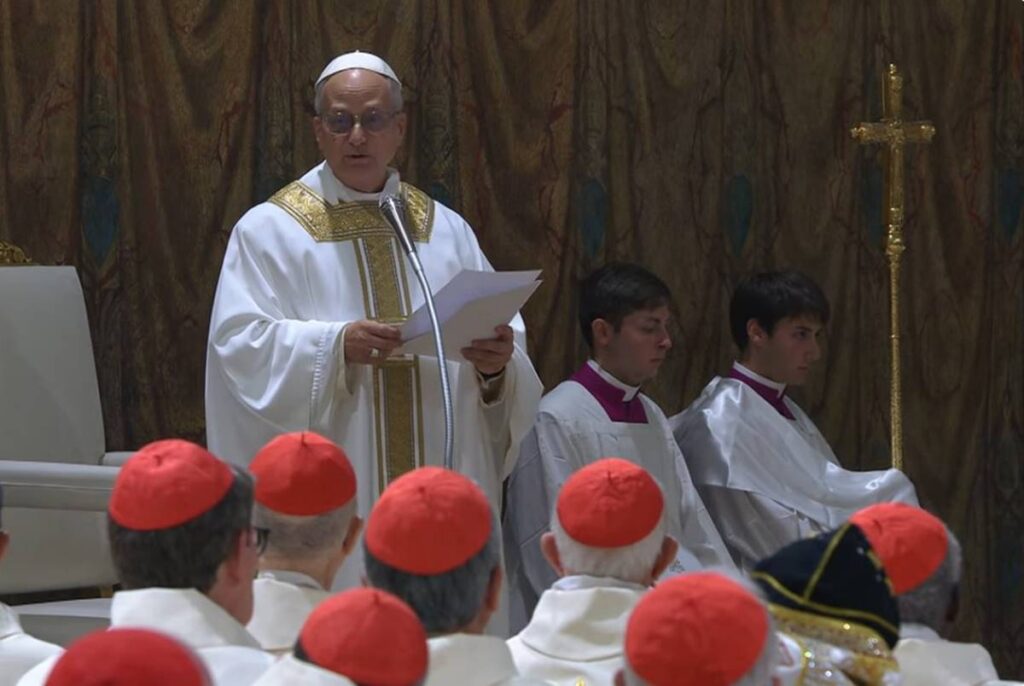 Papa Leão XIV celebra primeira missa com cardeais no Vaticano; siga