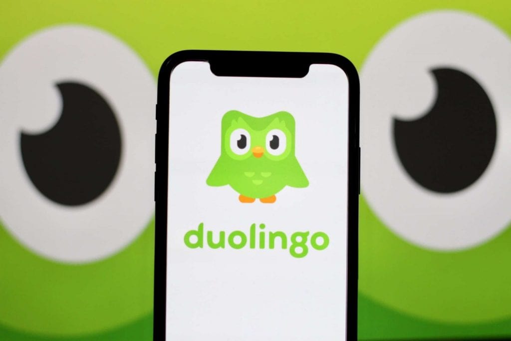 Logo do Duolingo em um smartphone