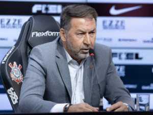 Presidente do Corinthians é indiciado por lavagem de dinheiro