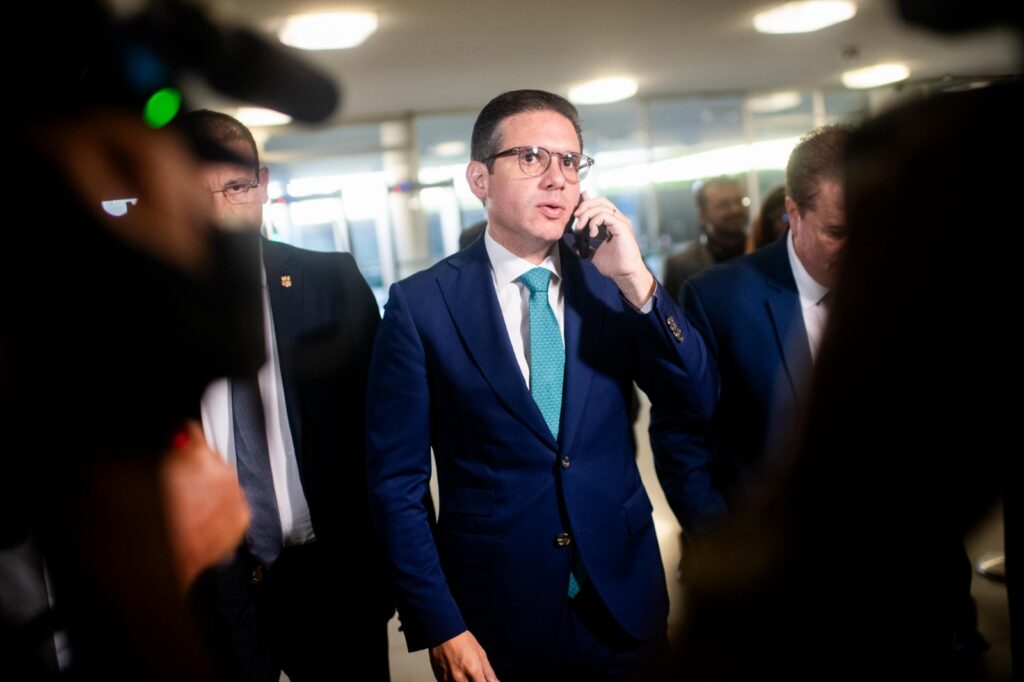 Motta ameaça derrubar decreto do IOF e sugere fim das isenções fiscais